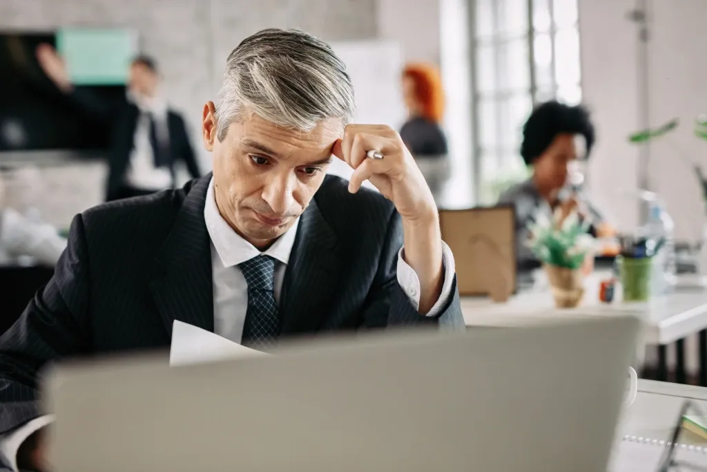 Personnes hésitant sur quelle assurance de pret professionnel prendre