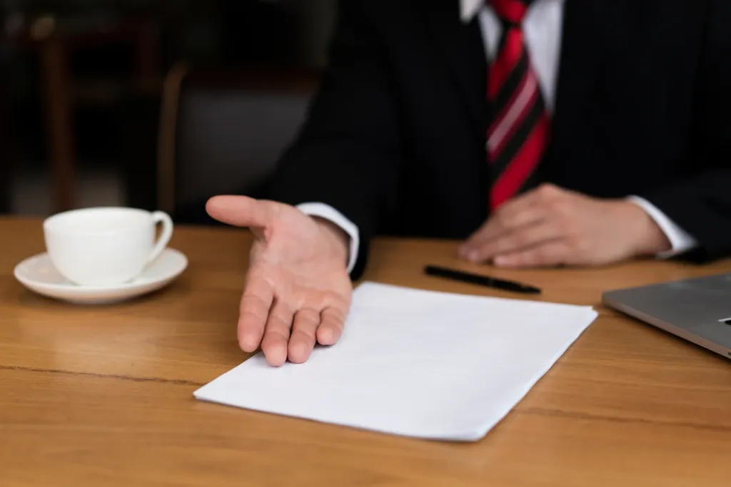 Les obligations et mentions légales pour l'attestation de responsabilité civile professionnelle